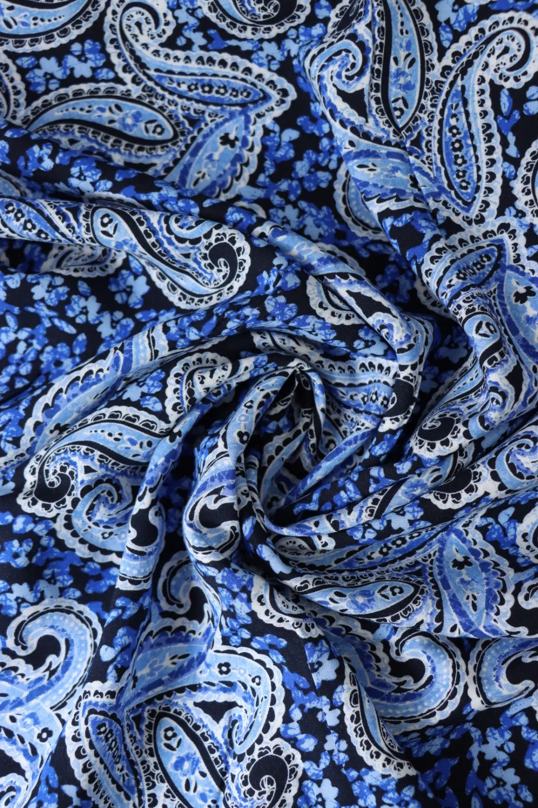 2YD 26IN REMNANT; Royal Paisley on Black Rayon Challis