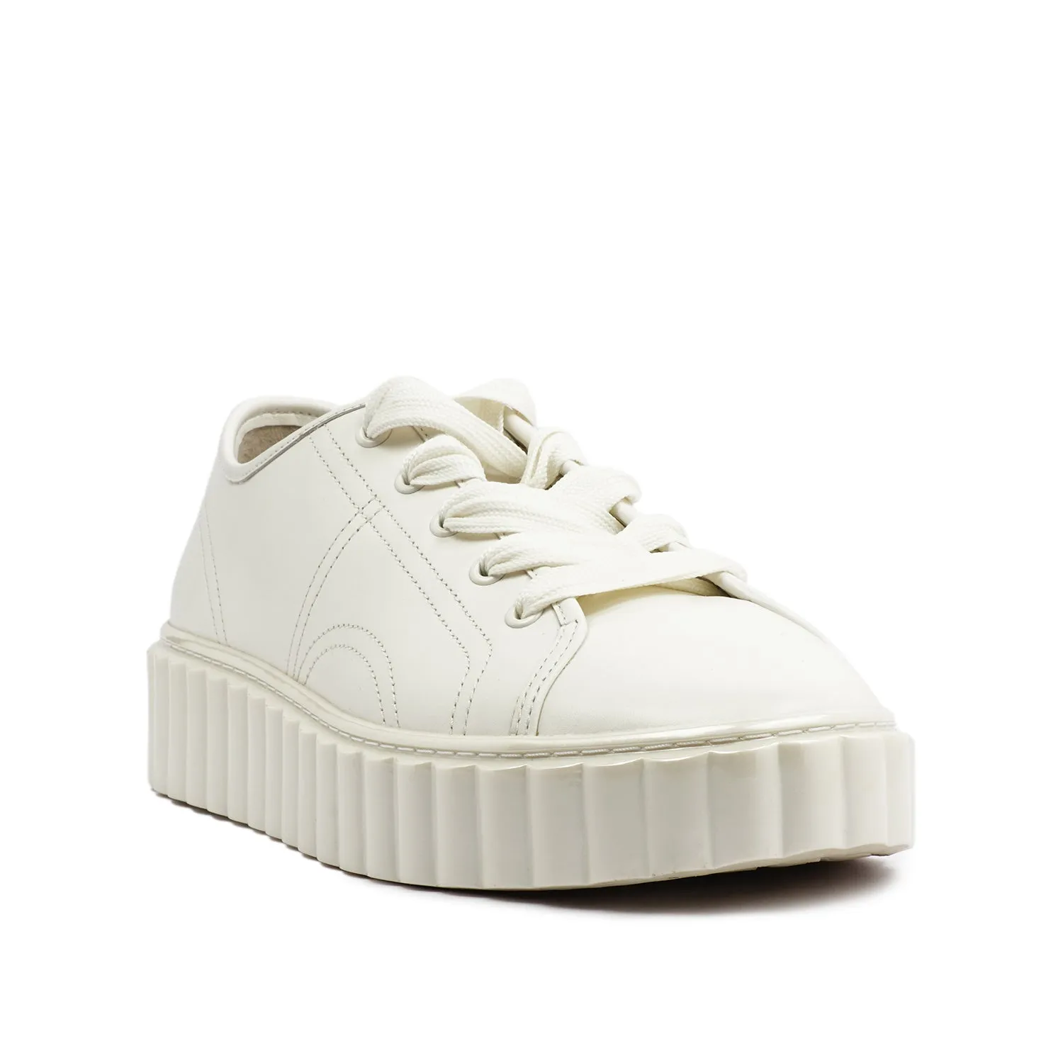 TORY BURCH SCALLOP SNEAKER IN WHITE